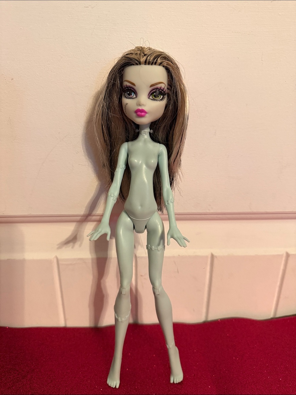 Monster High Pale Teal Doll Body with Blonde & Black Streaked Hair  Frankie